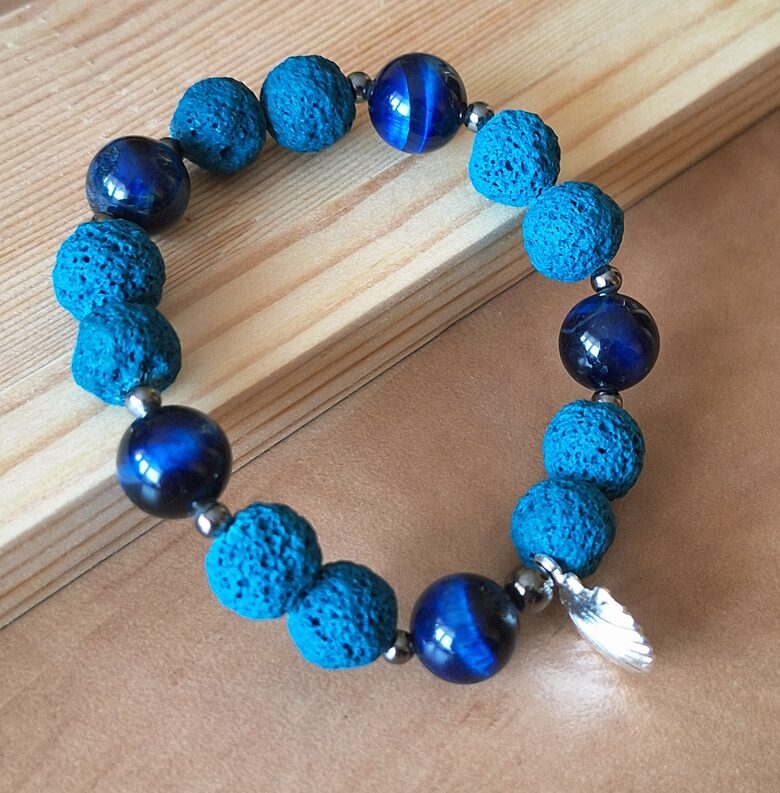 Lavas - Zilās tīģeracs - Hematīta rokassprādze ar gliemežvāku – 17cm – APR-07